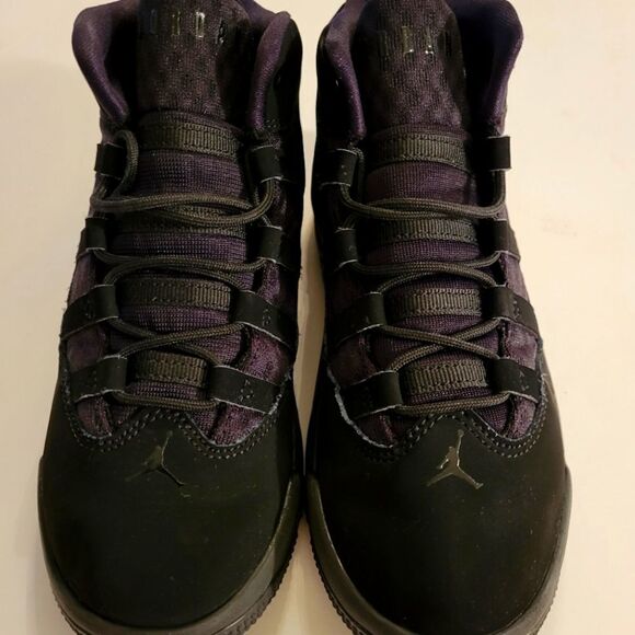 JORDAN  GRADE  SCHOOL BOYS' MAX AURA SNEAKER BOOT - Picture 2 of 16